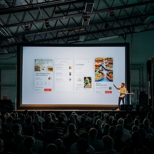 Plašs pasākumu laukums